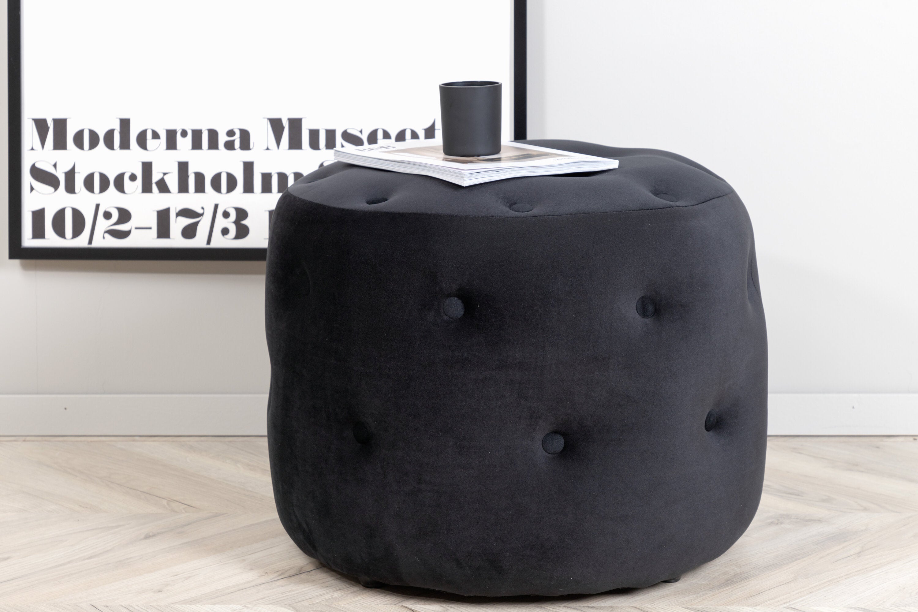 Venture Home Benjamin Puff Svart ø55 cm