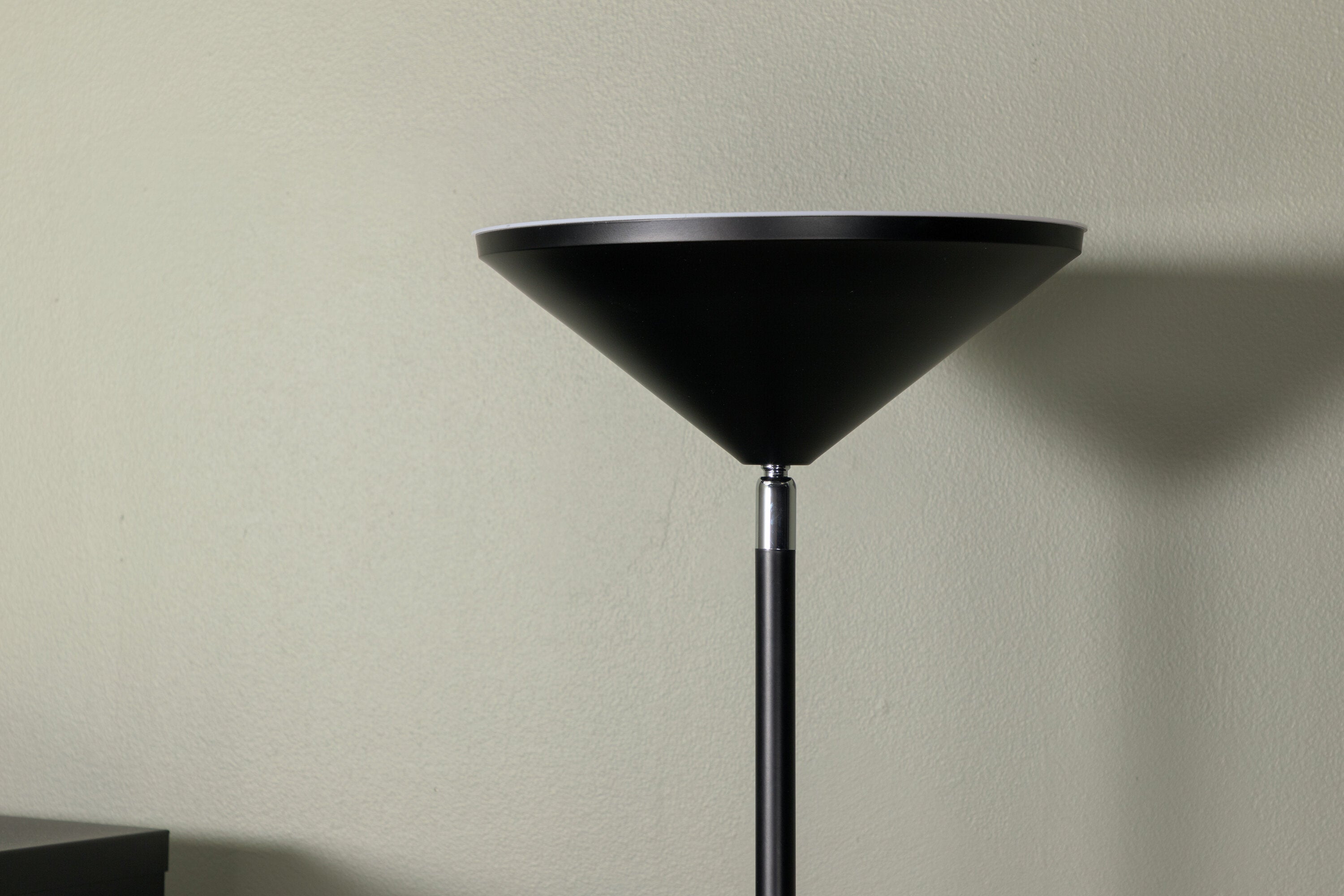 Venture Home Corong Golvlampa Svart
