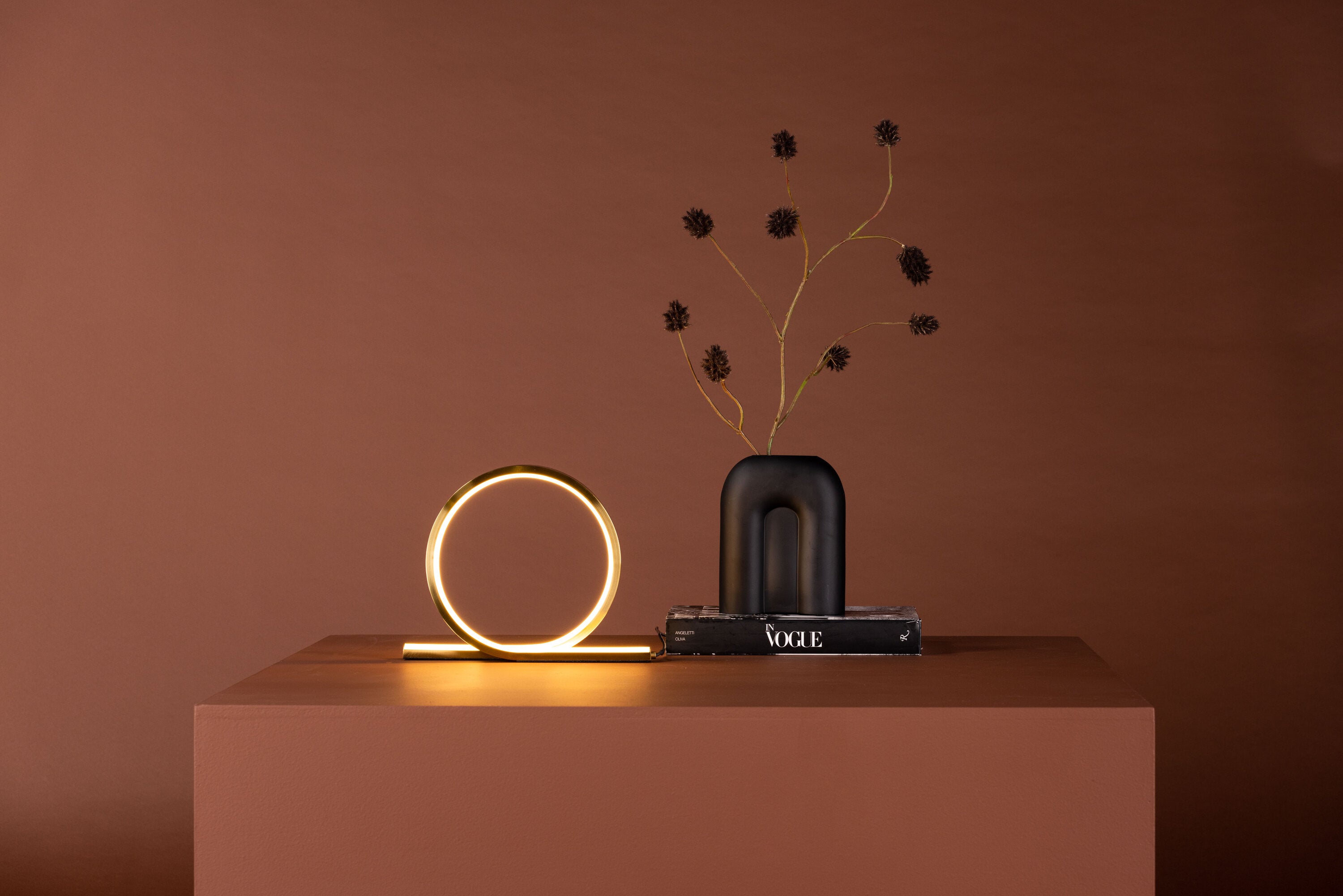 Venture Home Saunier Bordslampa Guld