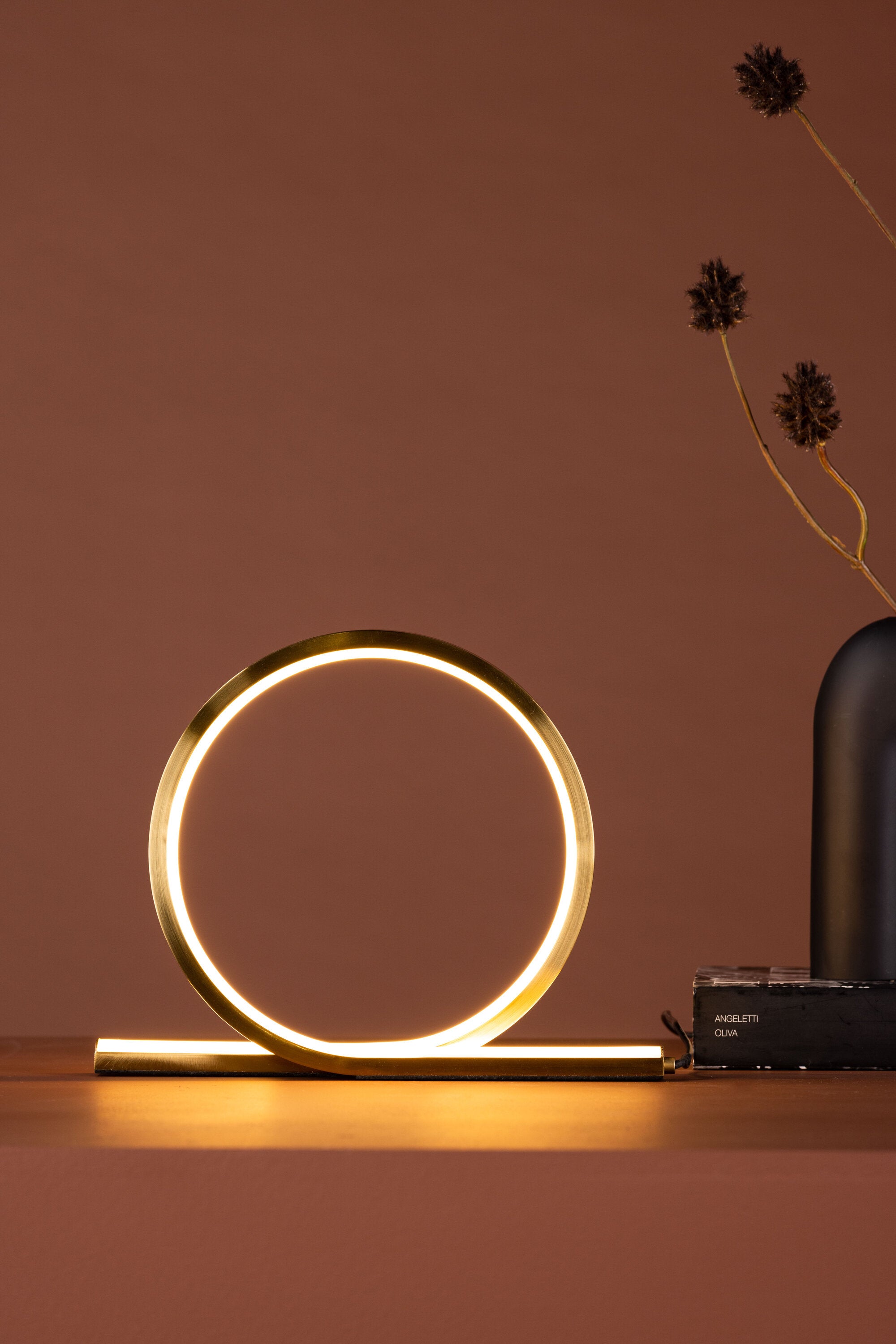 Venture Home Saunier Bordslampa Guld