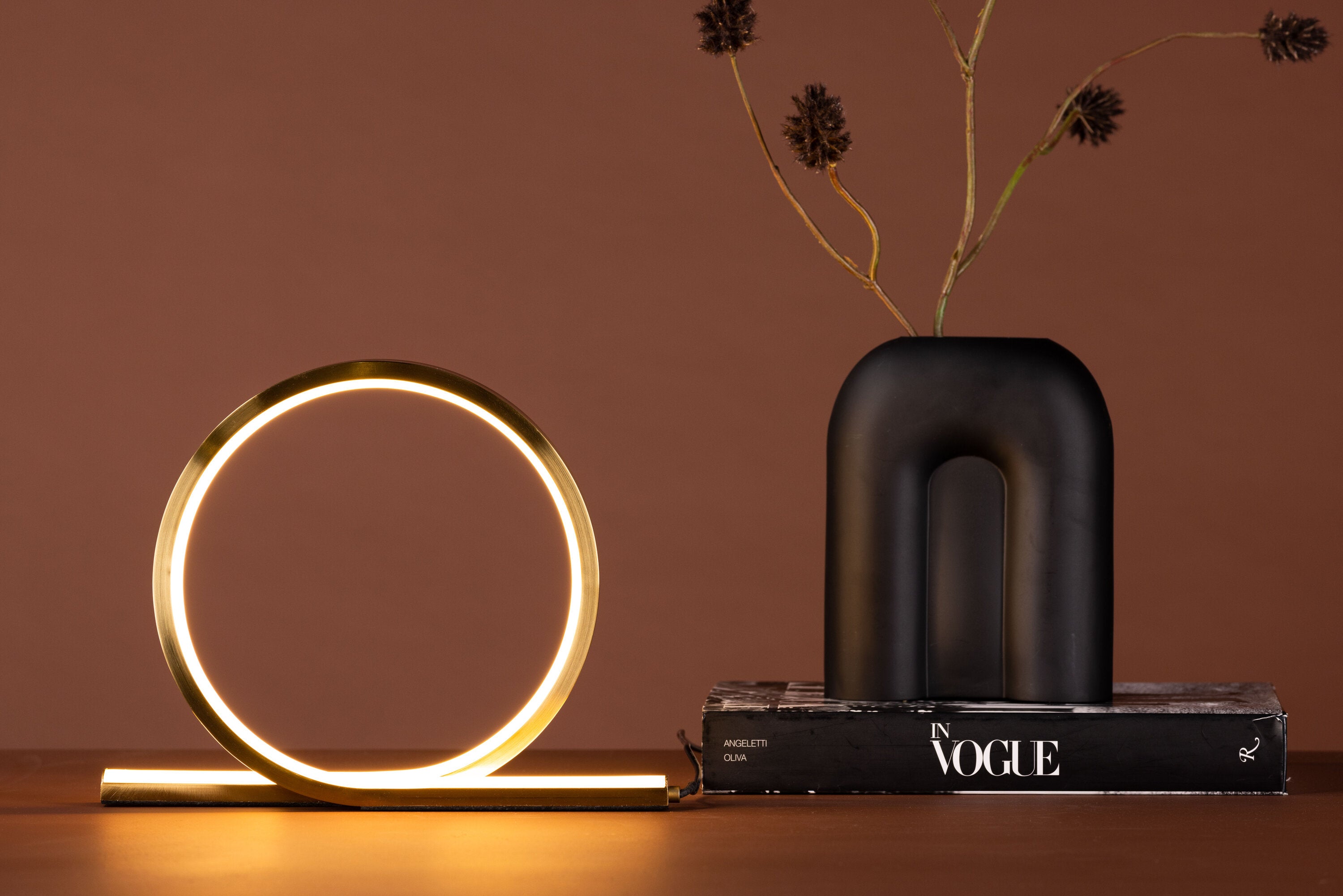 Venture Home Saunier Bordslampa Guld