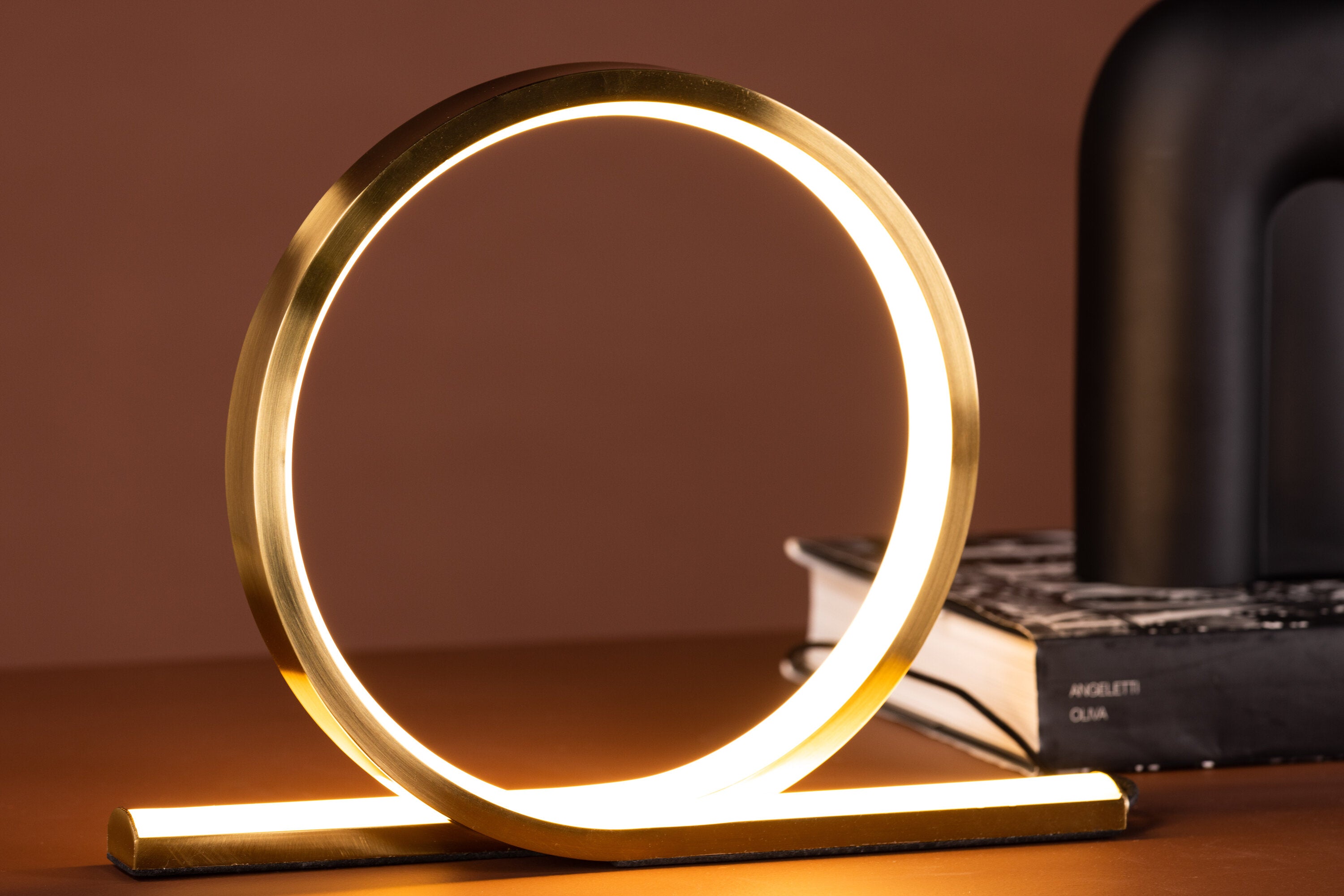 Venture Home Saunier Bordslampa Guld
