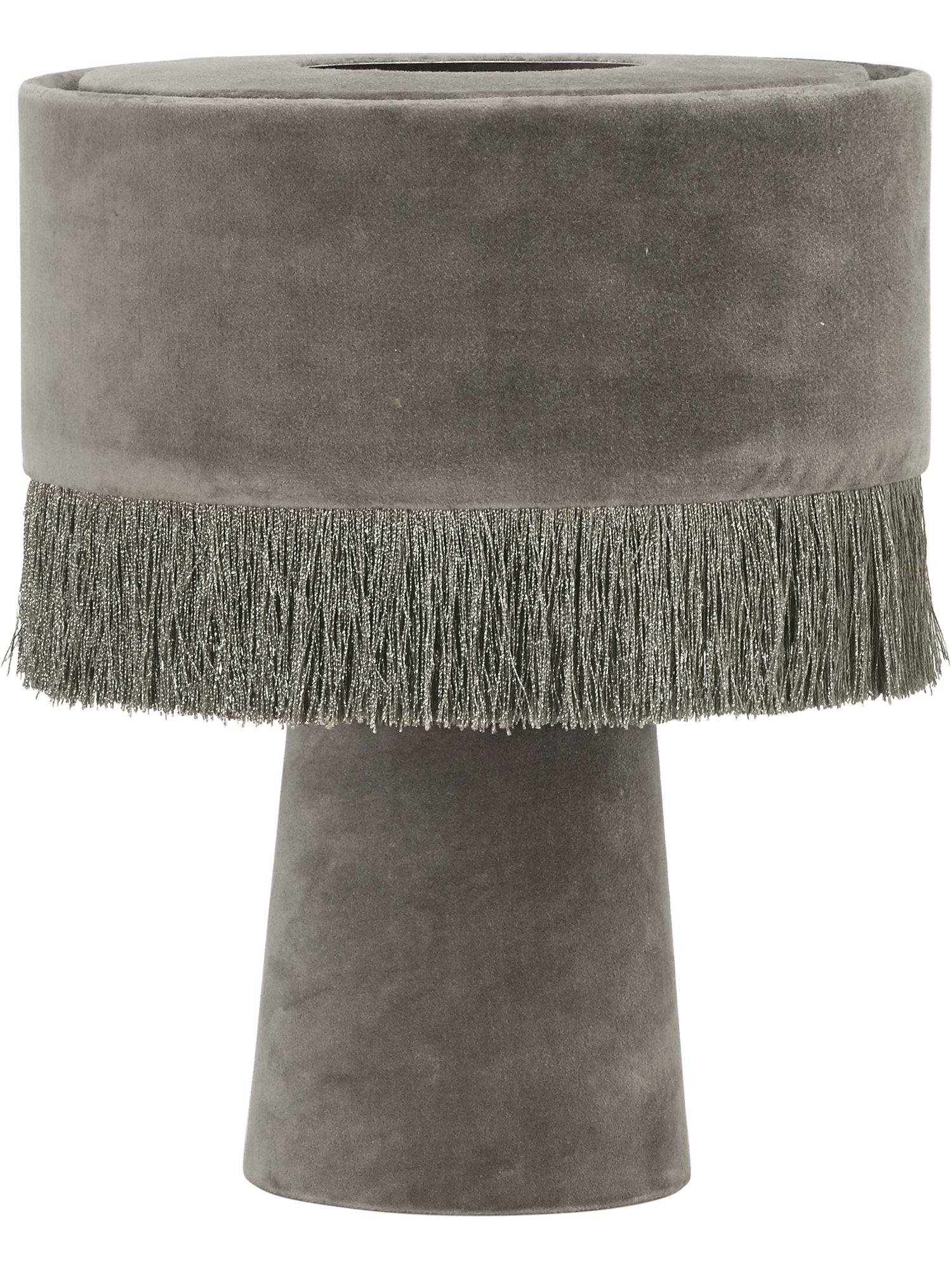 Alexis bordslampa från PR Home i grå sammet med elegant design och fransk kant, perfekt för stilfull belysning.