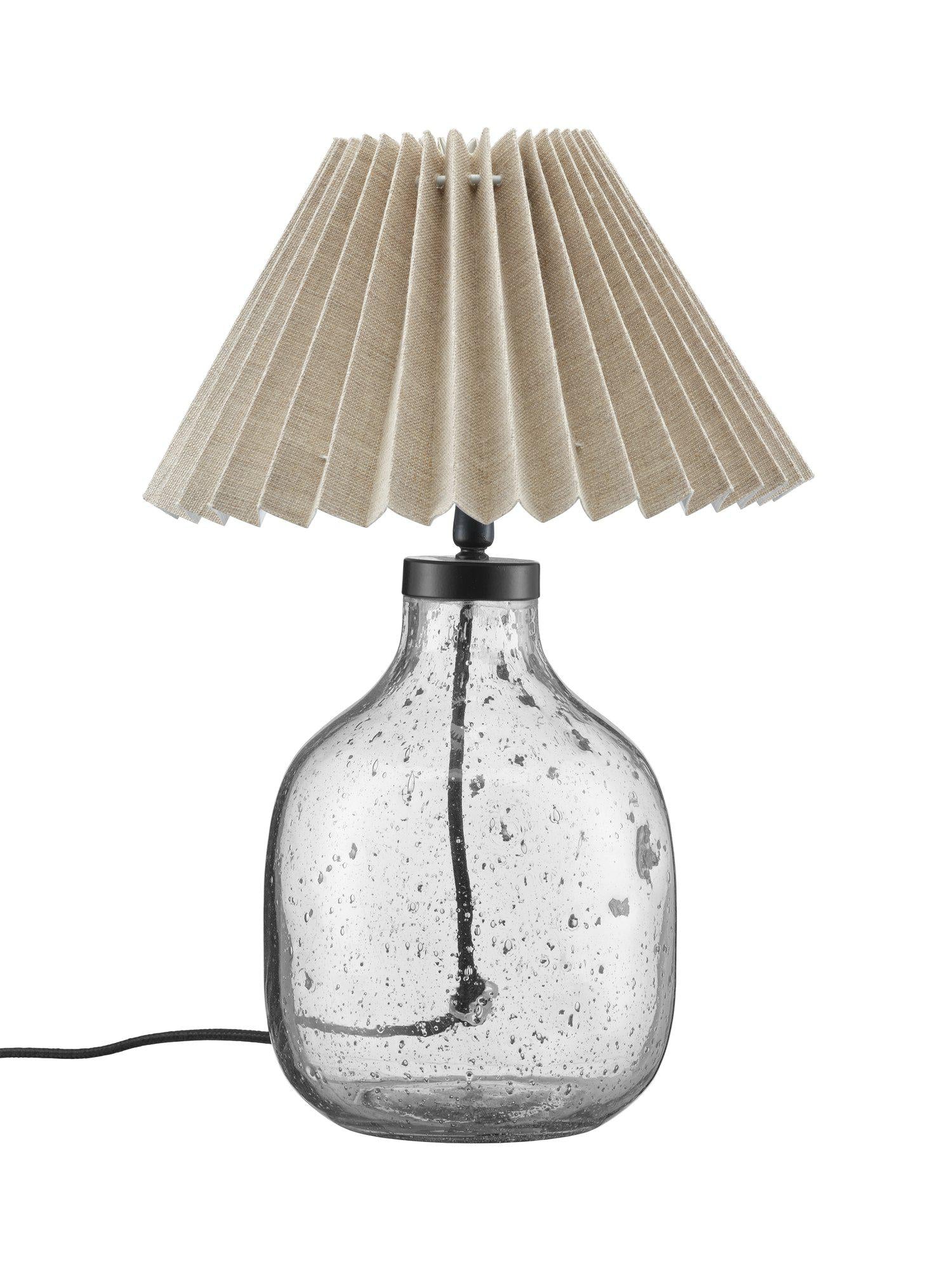 Lampfot Groove från PR Home i handgjort ofärgat glas, med subtila bubblor för ett vackert ljusspel och stilren design.
