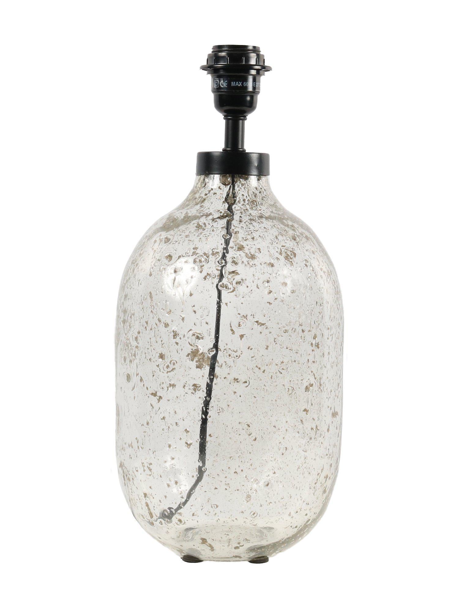 Handgjord lampfot Groove från PR Home i klart glas med bubblor, svarta metalldetaljer och textilsladd. Passar lampskärmar 35-45 cm.