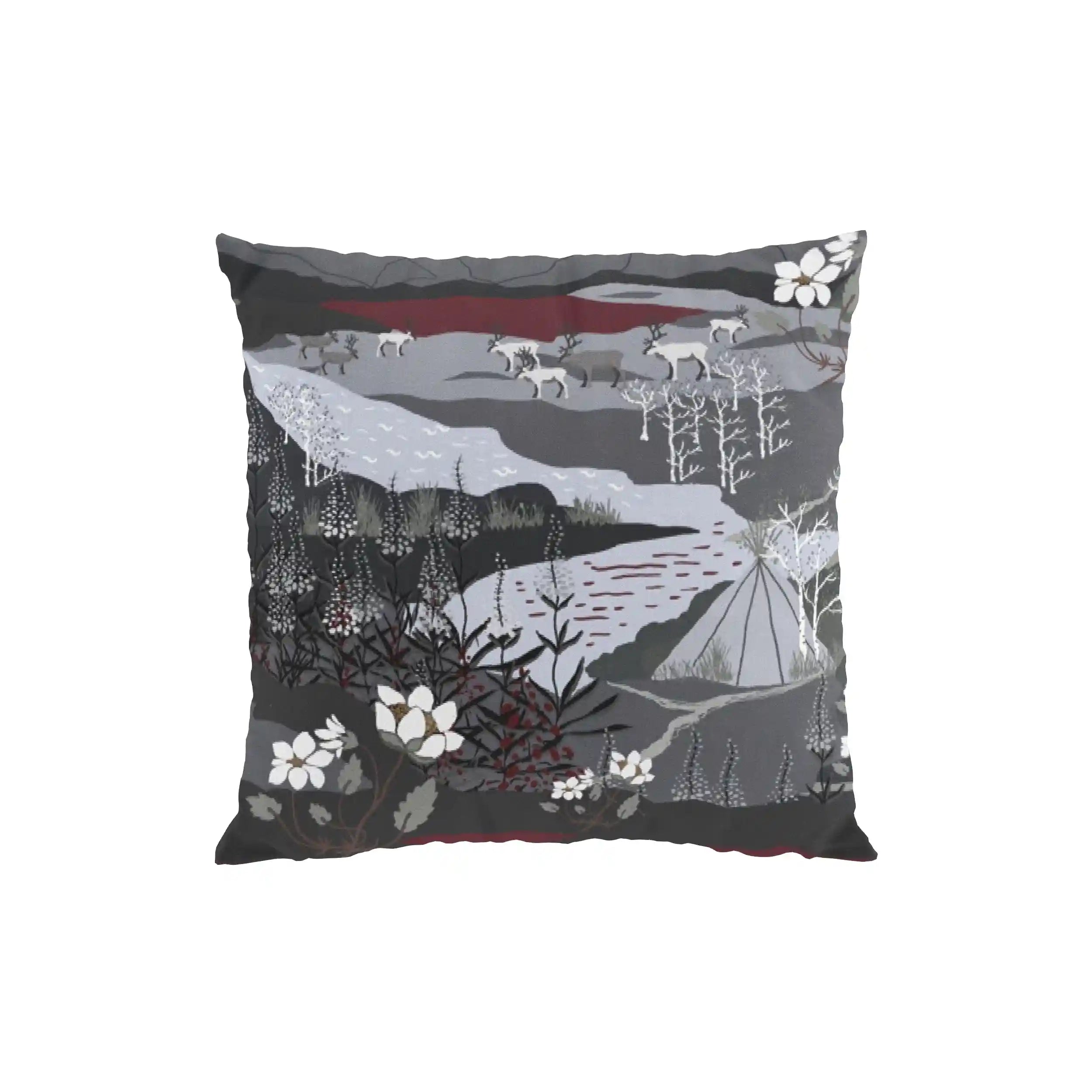 Kuddfodral i 47x47 cm från Arvidssons Textil, design av Louise Videlyck, med naturmotiv och 100% bomull. Perfekt för soffan!