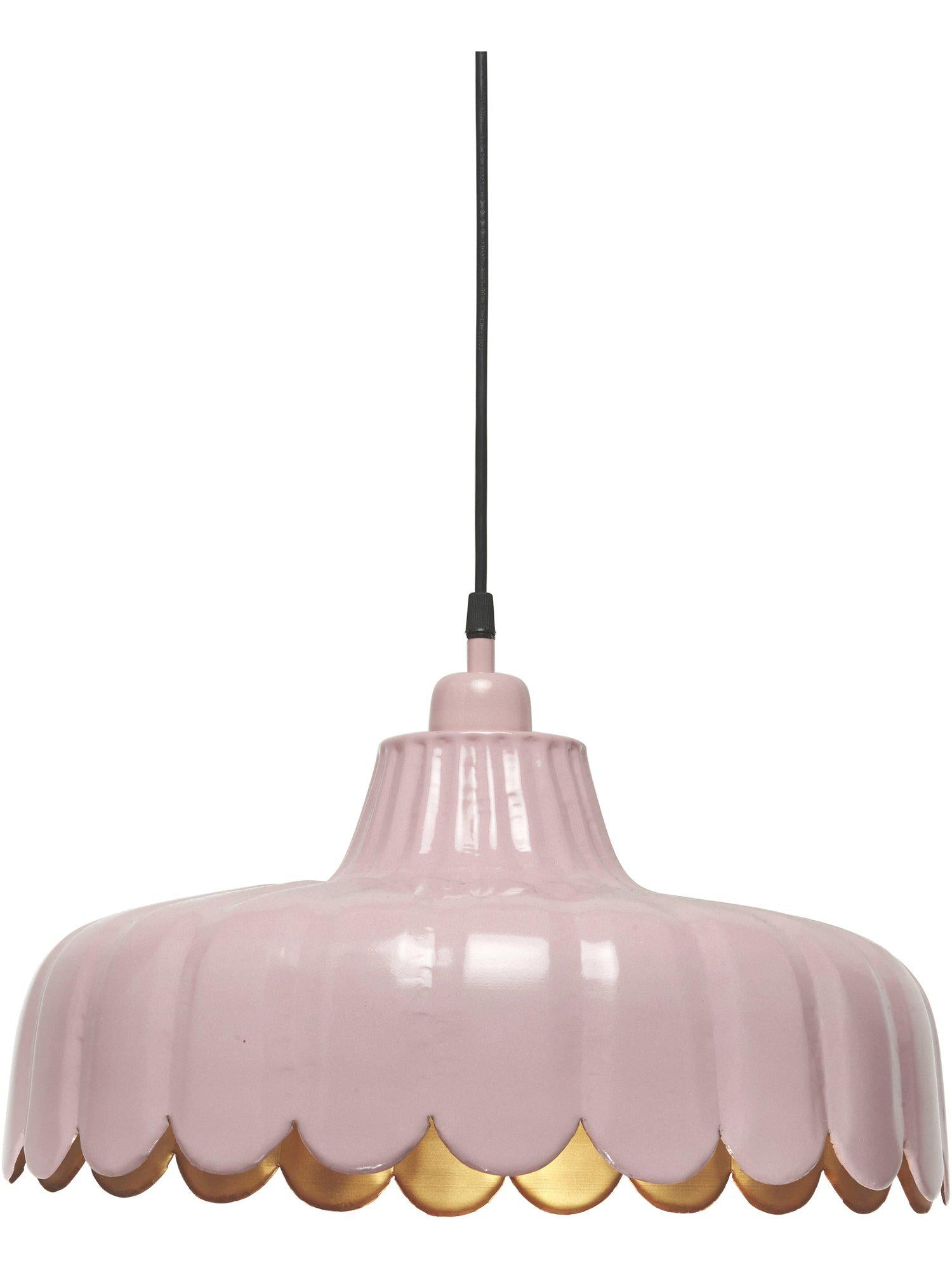 Taklampa Wells från PR Home i rosa med blommig design och guldfärgad insida, perfekt för stämningsfull belysning.