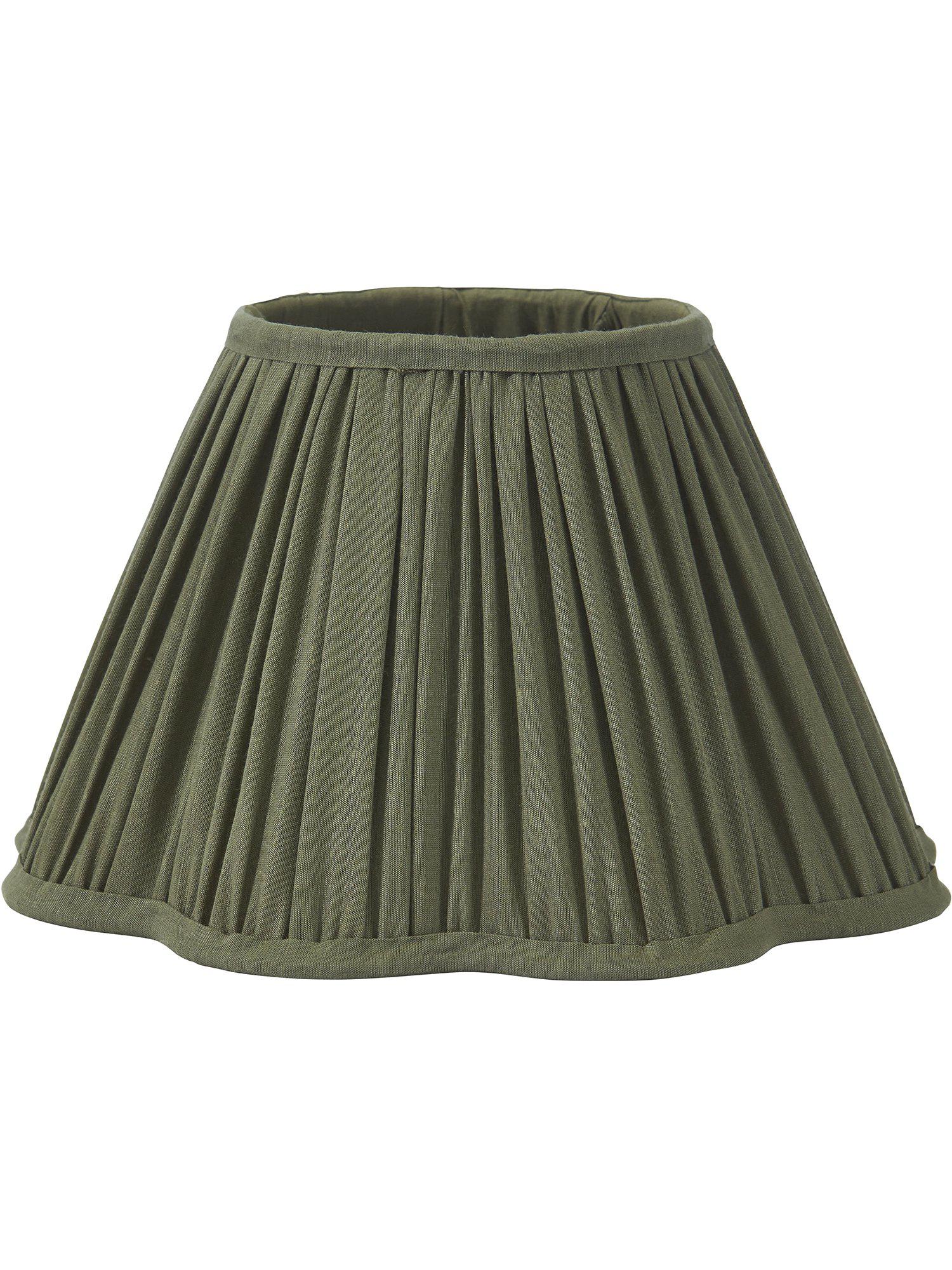 Elegant grön Siv lampskärm från PR Home i rynkat tyg med vågig form, perfekt för mjukt ljusflöde och stilren belysning.