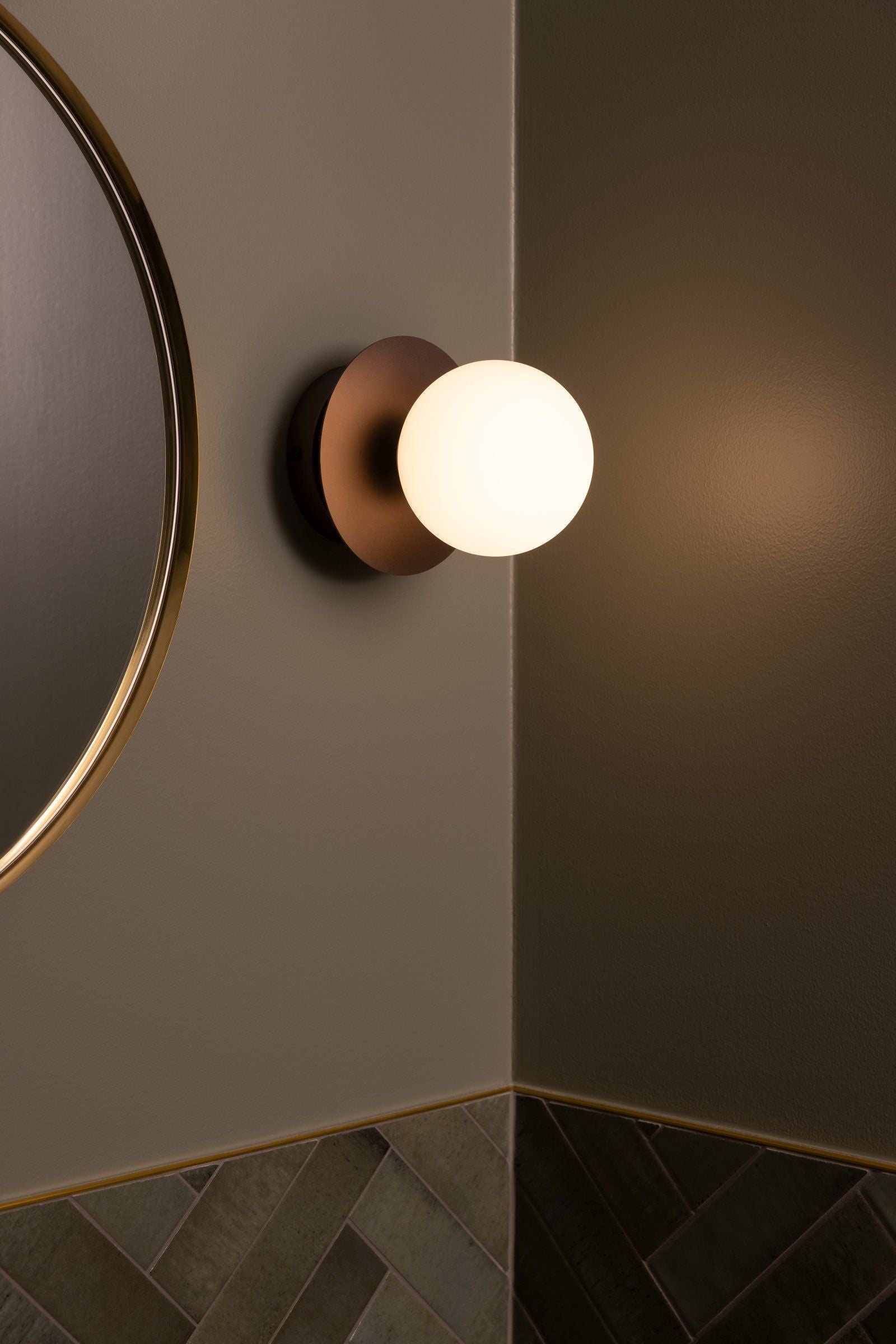 Globen Lighting Vägglampa/Plafond Art Deco IP44, Bronze/Vit