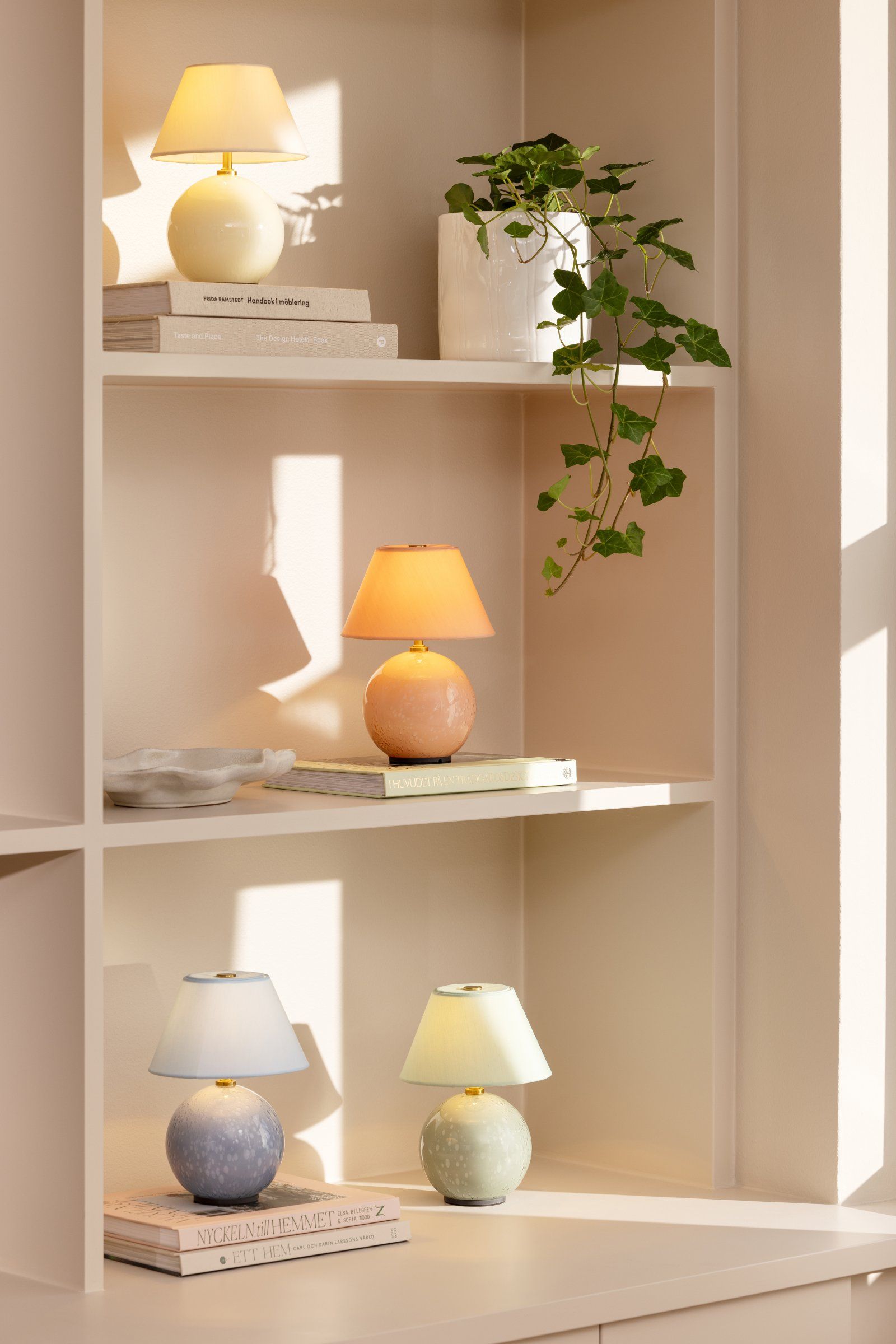 Globen Lighting Portabel Bordslampa Iris 16, Grön
