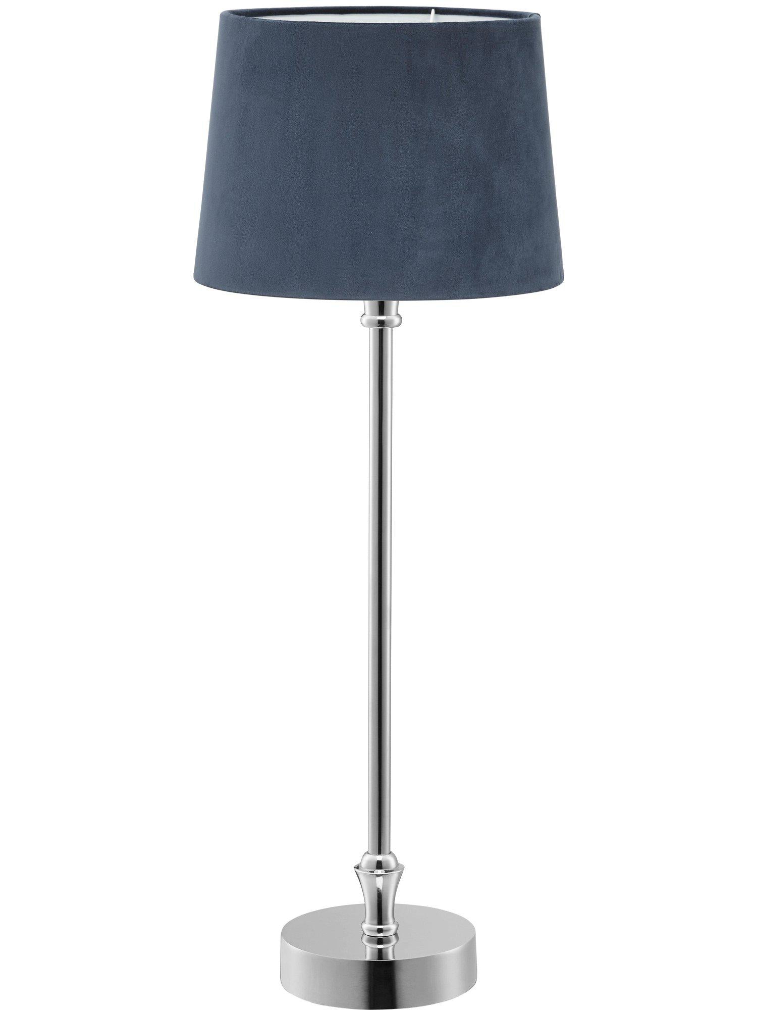 Liam lampfot i krom från PR Home med blå sammetsskärm, modern elegans för ditt hem (totalhöjd 59 cm).