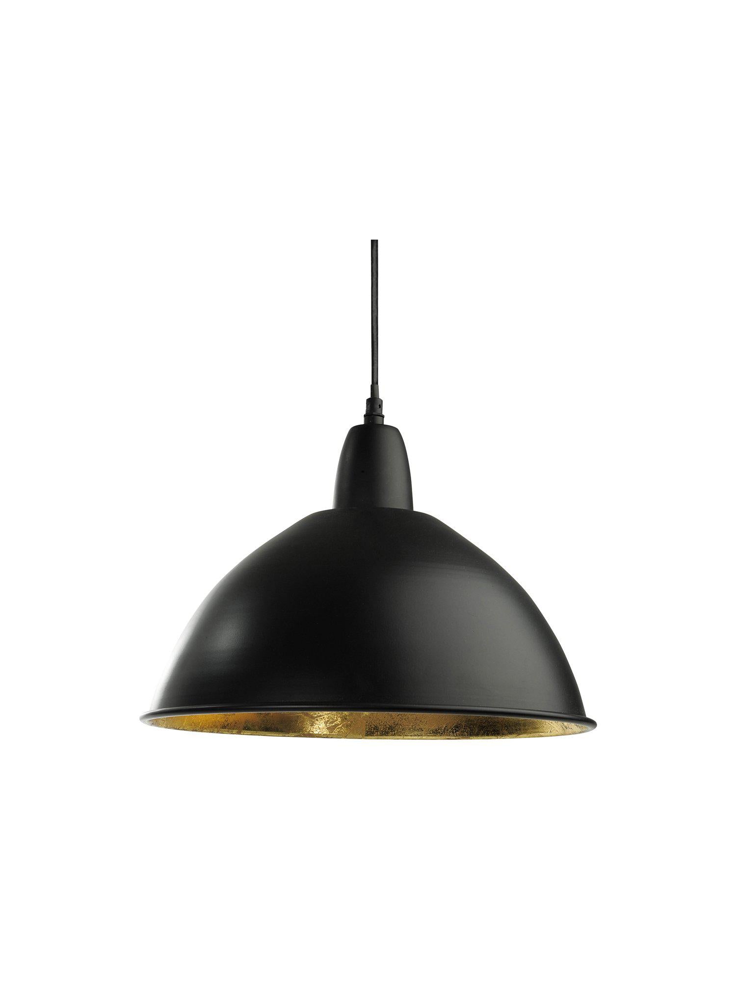 Tidlös taklampa Classic från PR Home med mattsvart metall och elegant bladguldfinish, perfekt för köksö eller matbord.