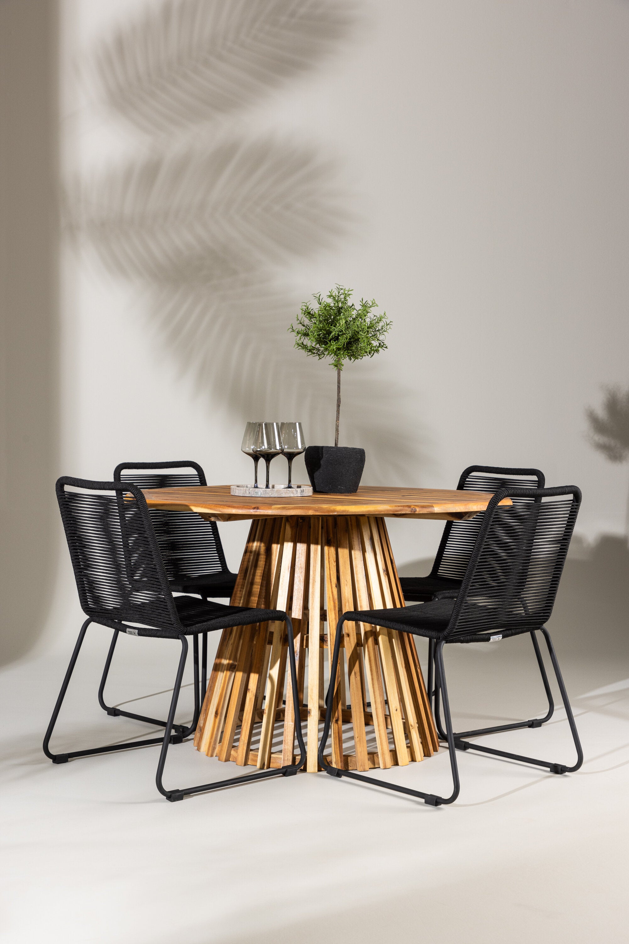Venture Home Lumpur Matgrupp Ø120 cm Med 4 Lindos Stolar