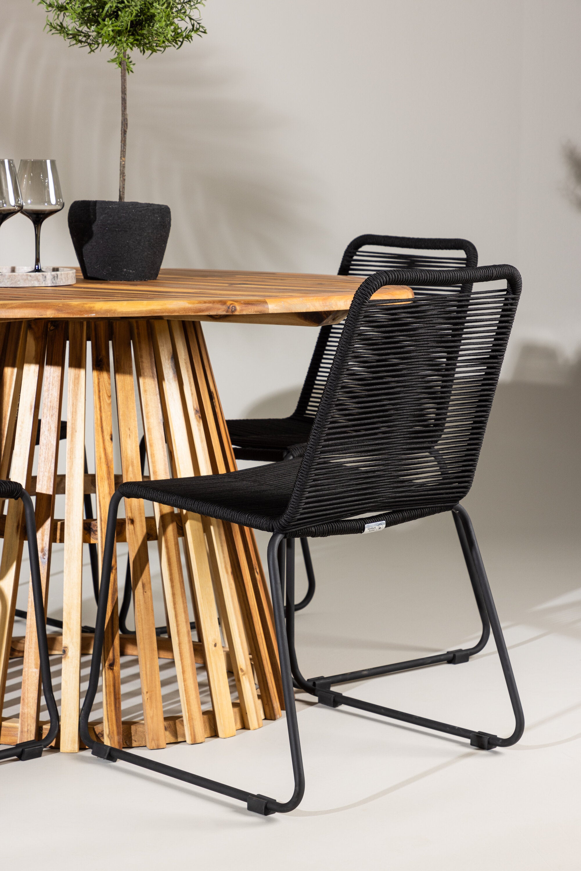 Venture Home Lumpur Matgrupp Ø120 cm Med 4 Lindos Stolar