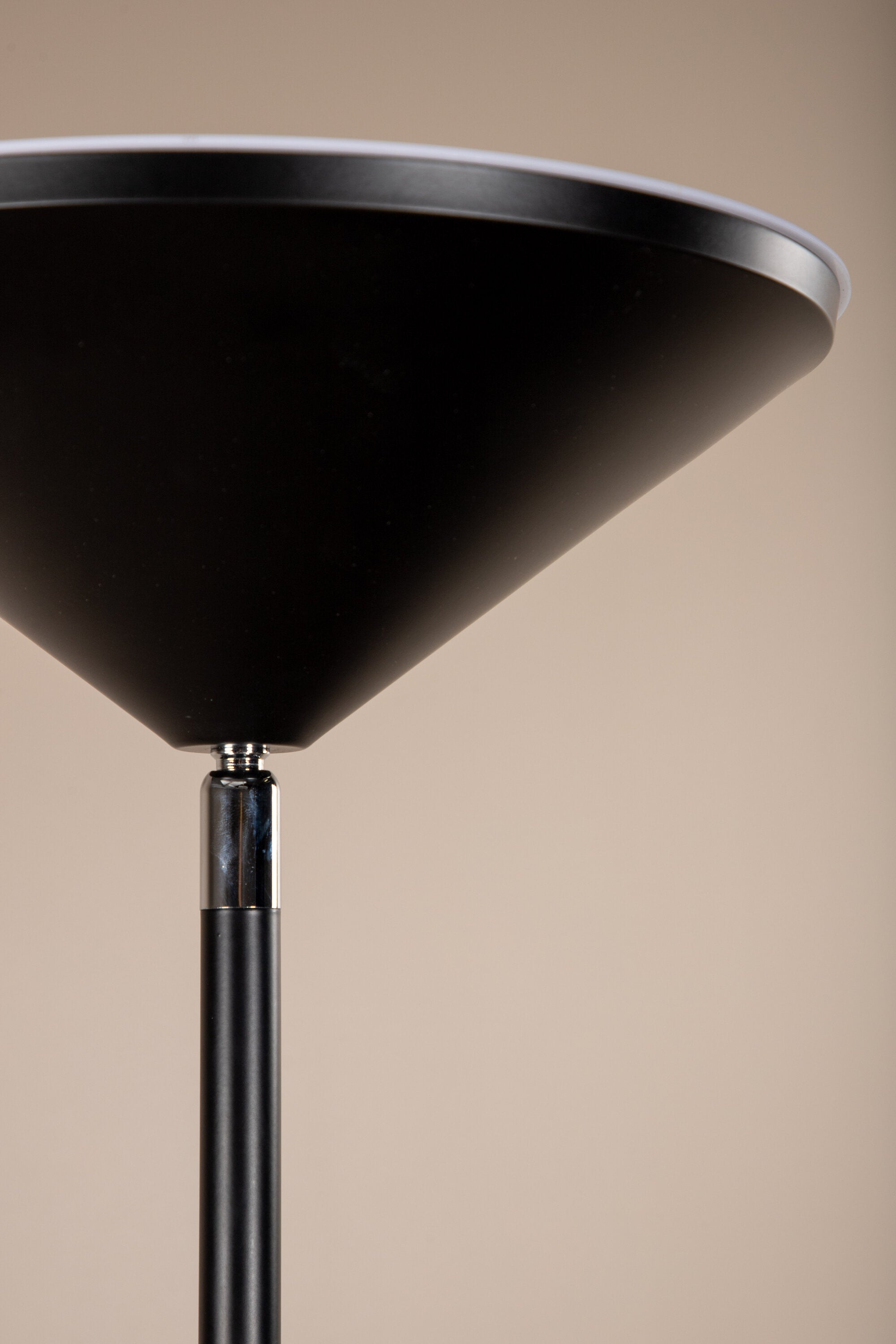Venture Home Corong Golvlampa Svart