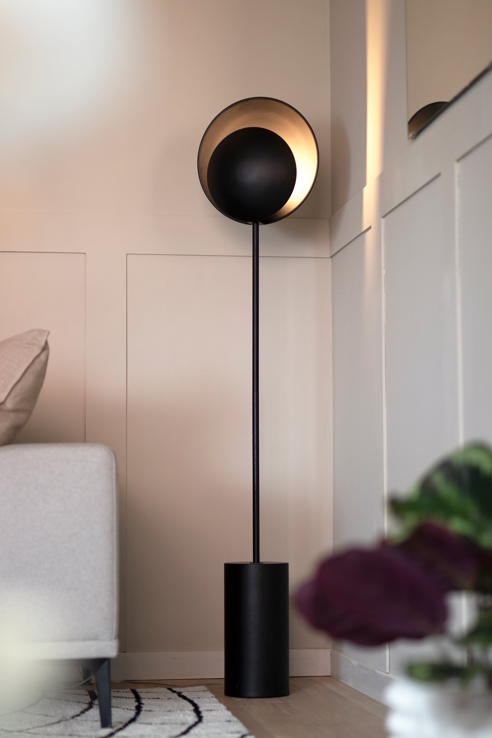 Globen Lighting Golvlampa Orbit Svart