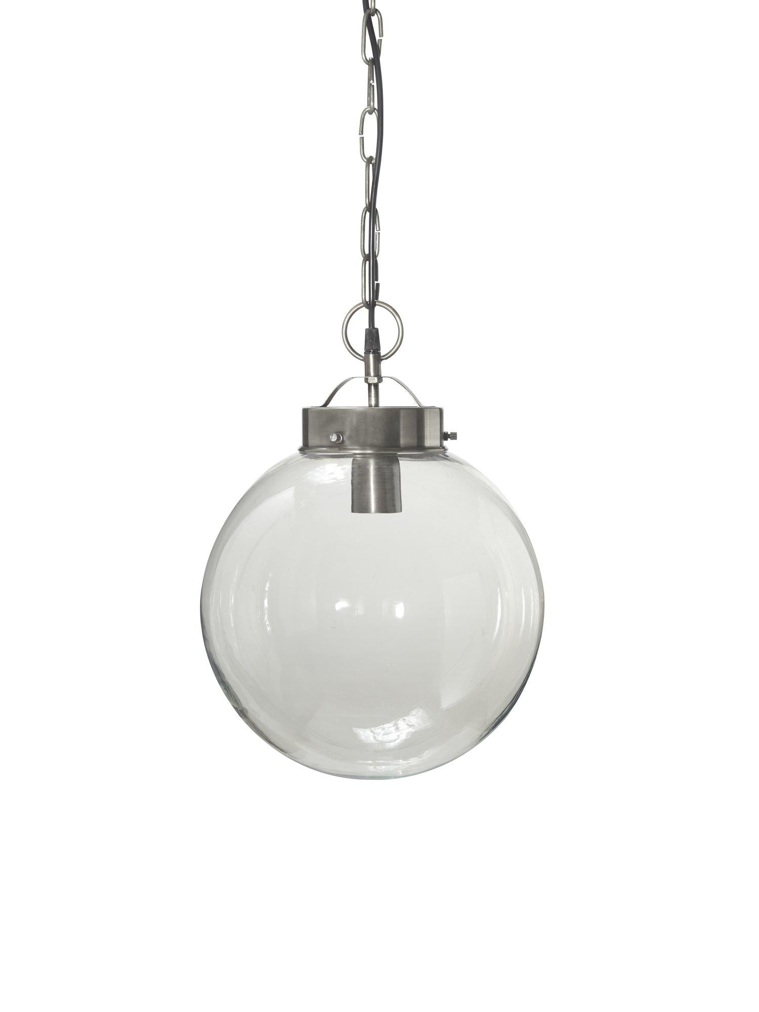 Tidlös taklampa Normandy från PR Home i antiksilver med glaskupa, perfekt för elegant belysning.