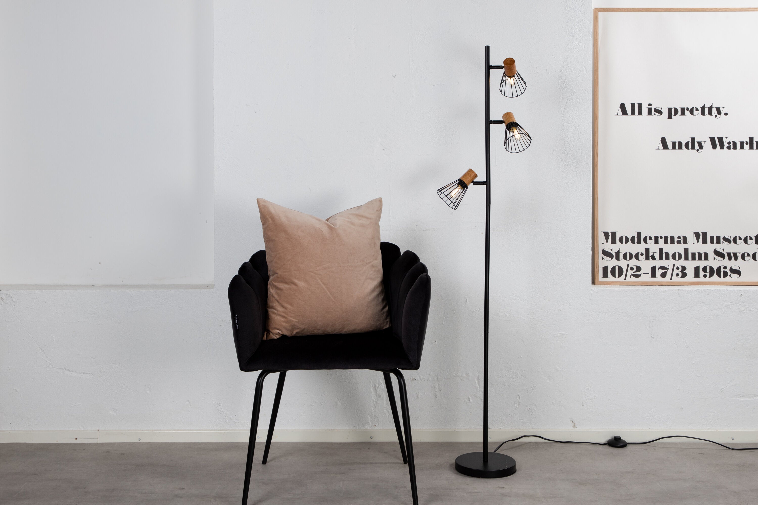 Venture Home Atticus Golvlampa Svart/trä