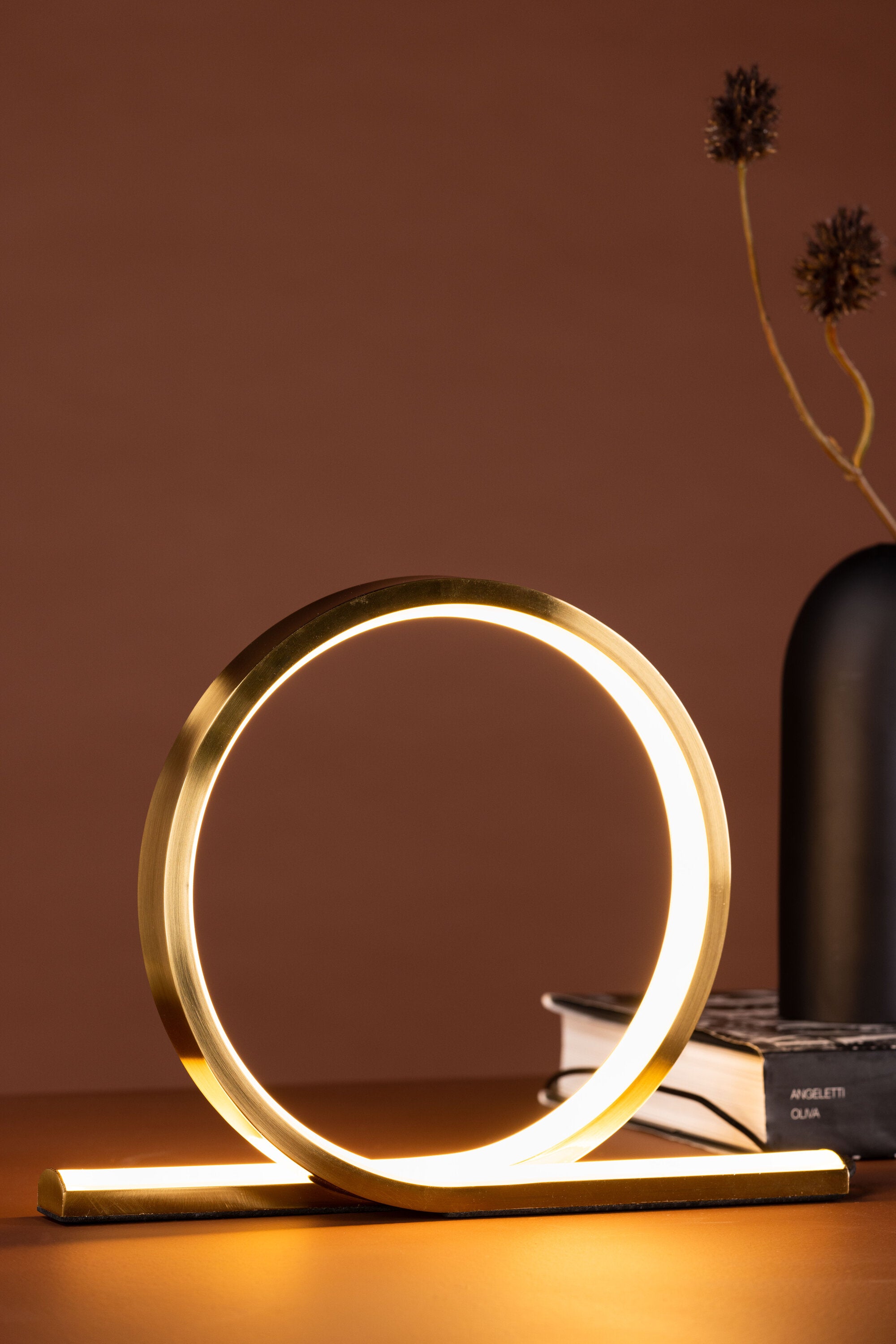 Venture Home Saunier Bordslampa Guld