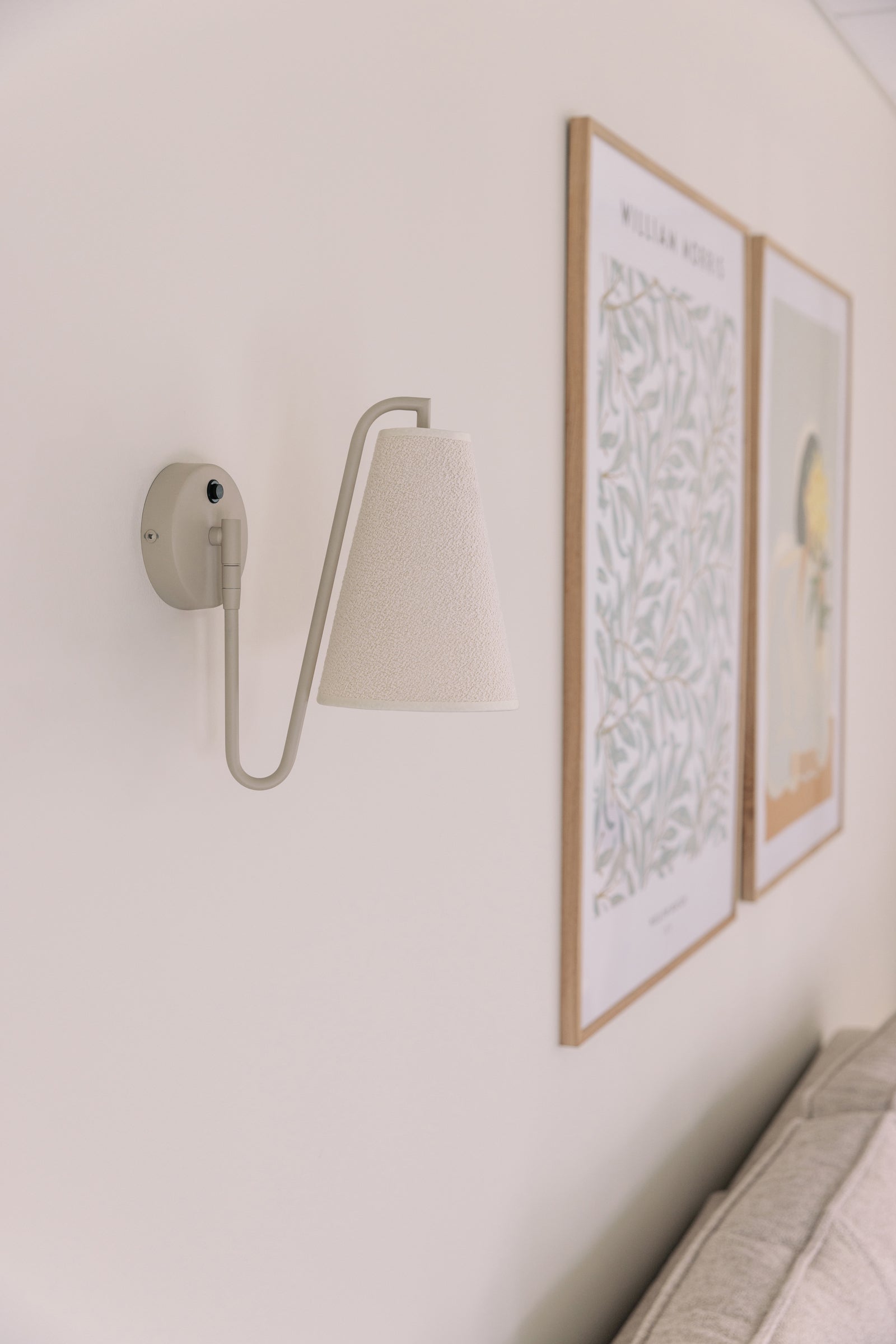 Globen Lighting Vägglampa Lou Bouclé Vit/Beige