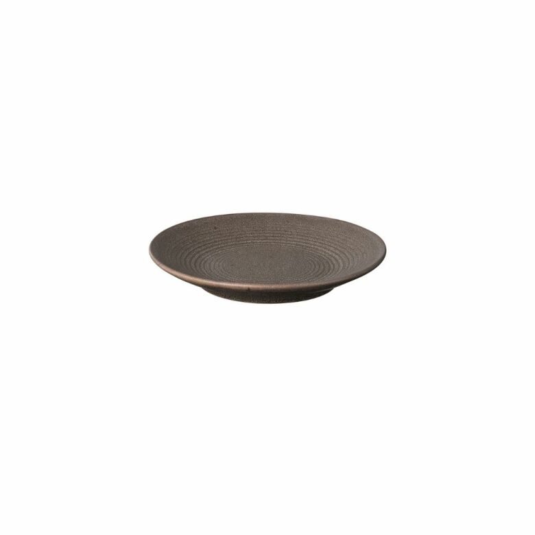 KUMI Tallrik i espresso, Ø14 cm - unik japansk design med halvmatt yta och reaktiv glasyr för elegant servering.