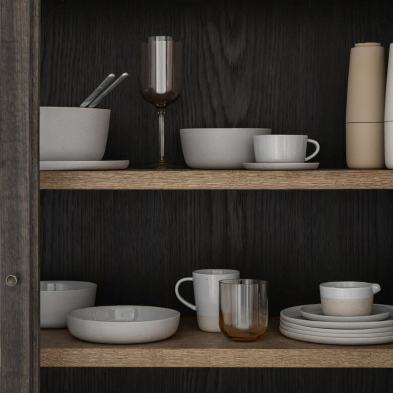 Blomus Sablo Tekopp med Fat 25 cl, stengods i två eleganta färger för stiliga kaffestunder. Diskmaskin- och mikrovågsugnssäker.