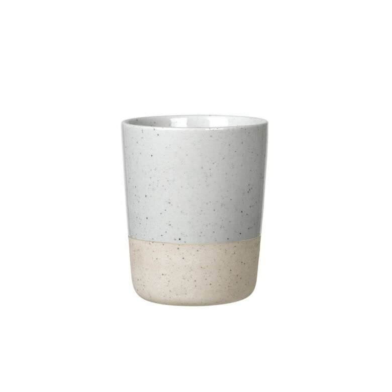 Blomus Sablo kaffemugg 260 ml i Cloud, stengods med grov yta och rundade kanter. Designad för mänsklig interaktion, 2-pack.