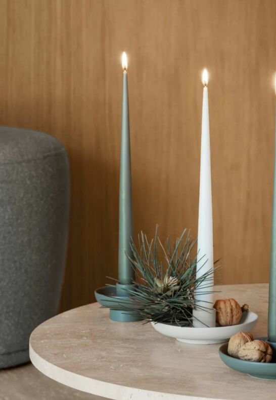 Blomus Vela Ljusstake S i Agave Green, 9 cm stengods med matt glasyr. Perfekt för harmoniska ljusarrangemang i ditt hem.