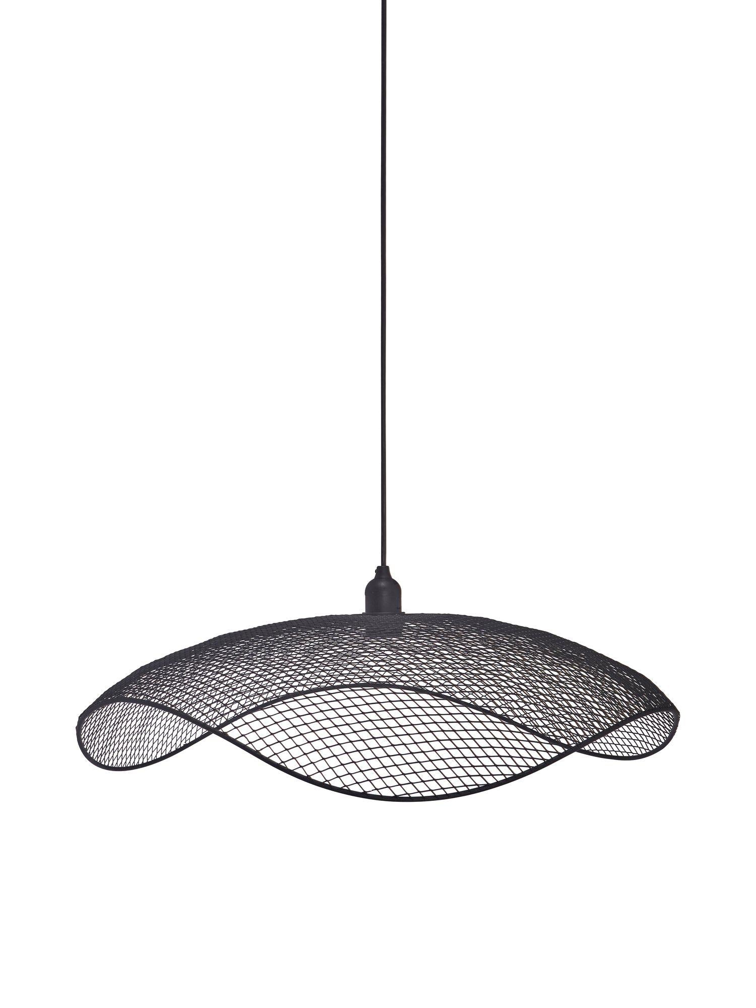 Svart, vågformad taklampa Vivi från PR Home med 61 cm diameter och elegant metallgaller för stiliga inredningar.