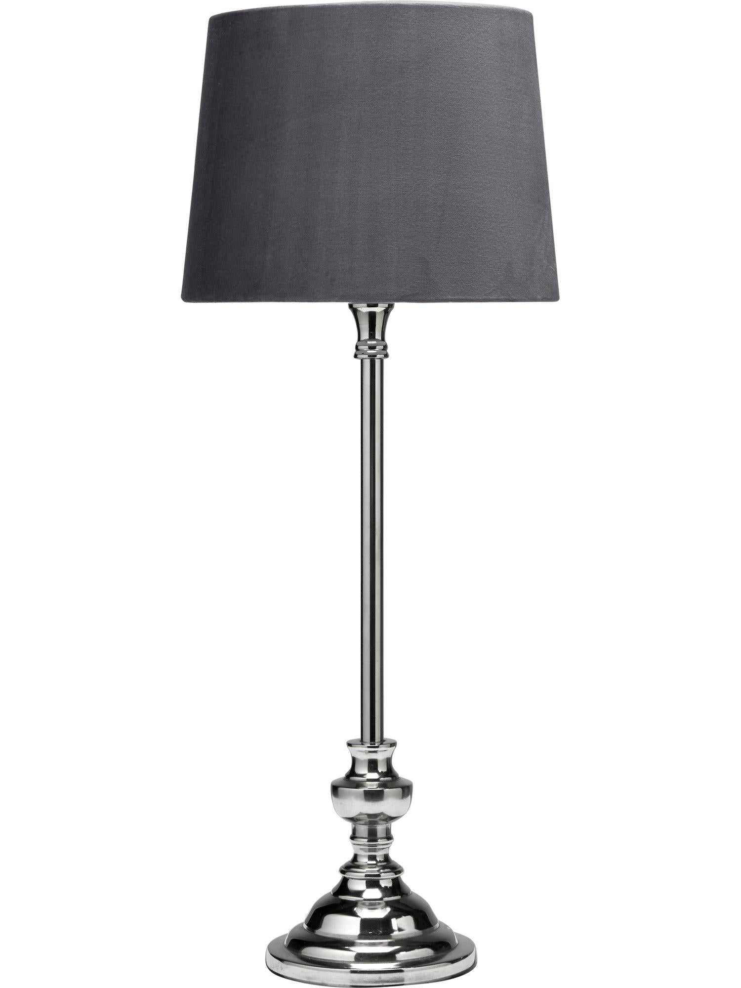 Elegant lampfot i krom från PR Home, designad för Sofia lampskärm. Höjd 55 cm, perfekt för stilrena interiörer.