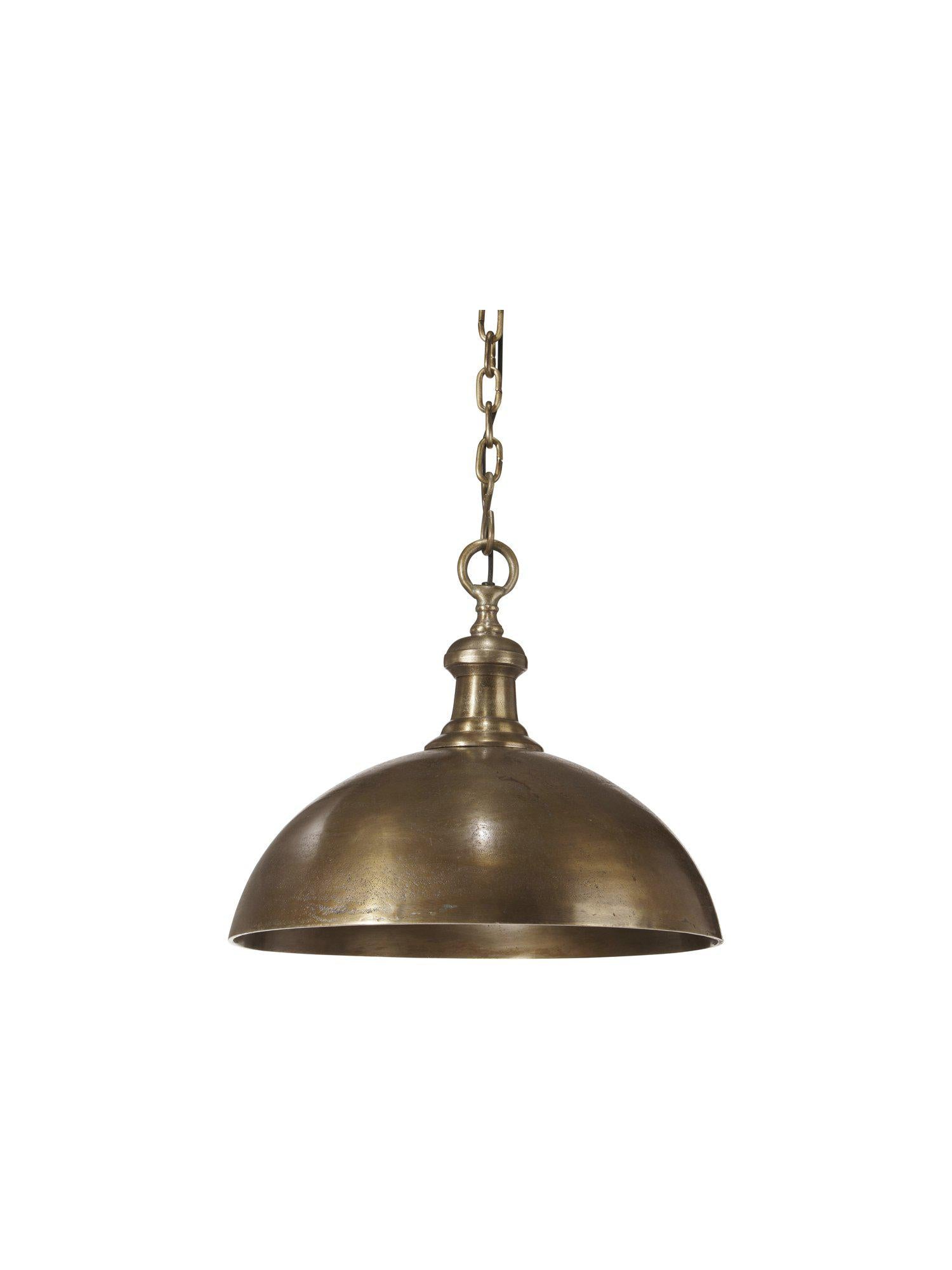 Taklampa Liverpool från PR Home med industriell design, i råmässing eller råsilver. Elegant belysning för matbordet.