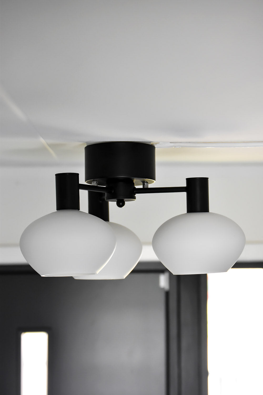 Aneta Lighting BELL plafond 3-arm, svart/vit