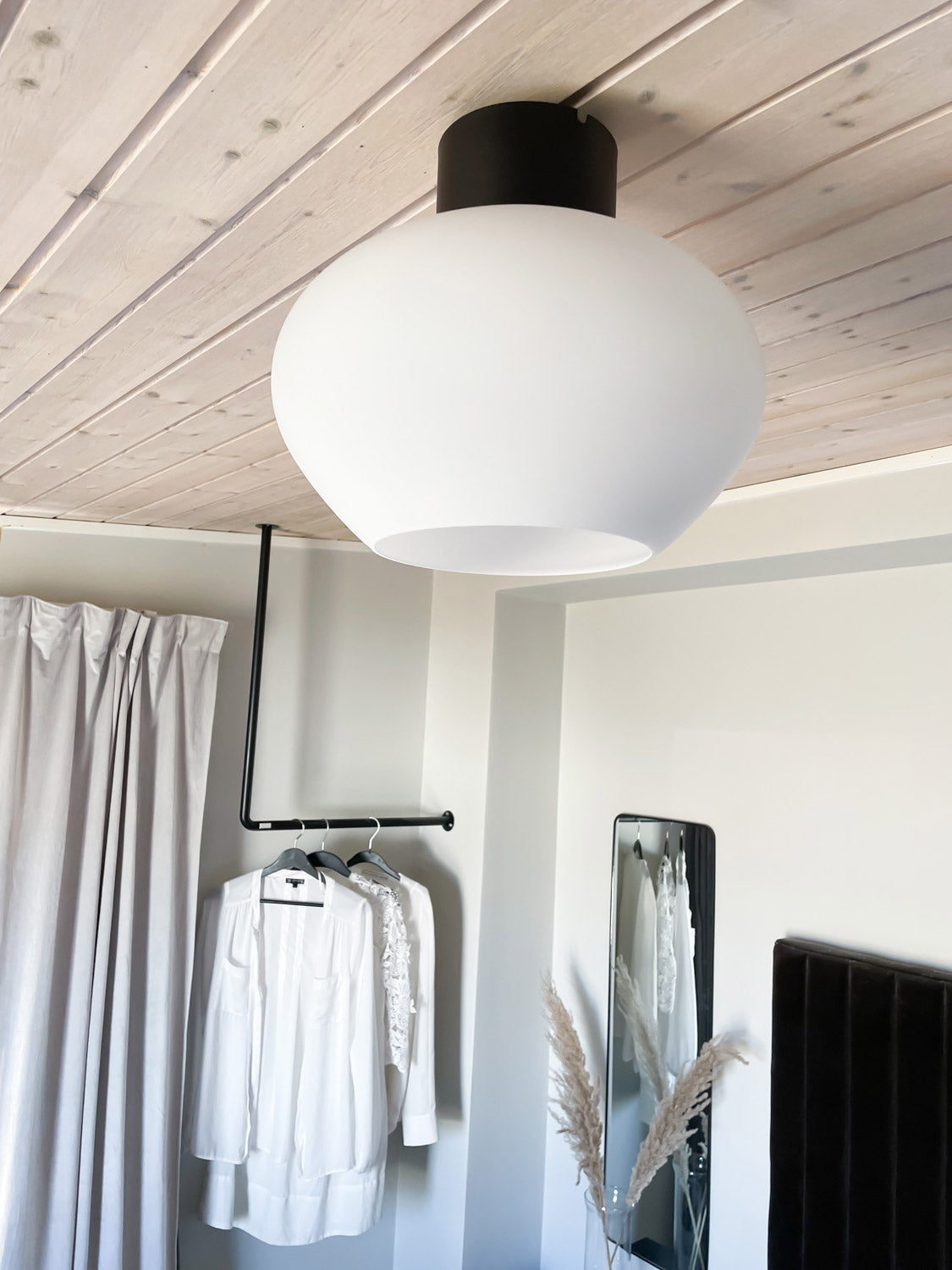 Aneta Lighting BELL plafond stor, svart/vit