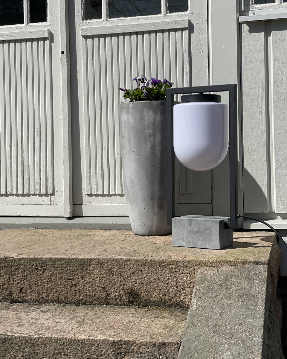 By Rydéns Stanley bord/golvlampa IP44 sandsvart