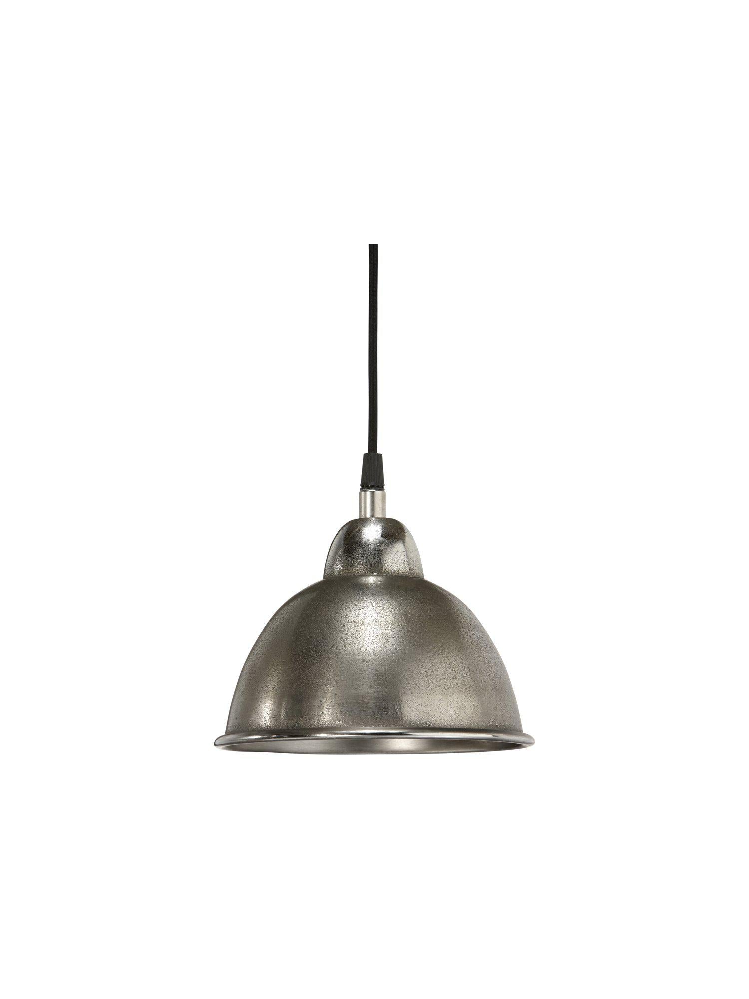 Stilren tak- och fönsterlampa från PR Home i industriell design, finns i matt svart, borstad mässing och vitlackad finish.