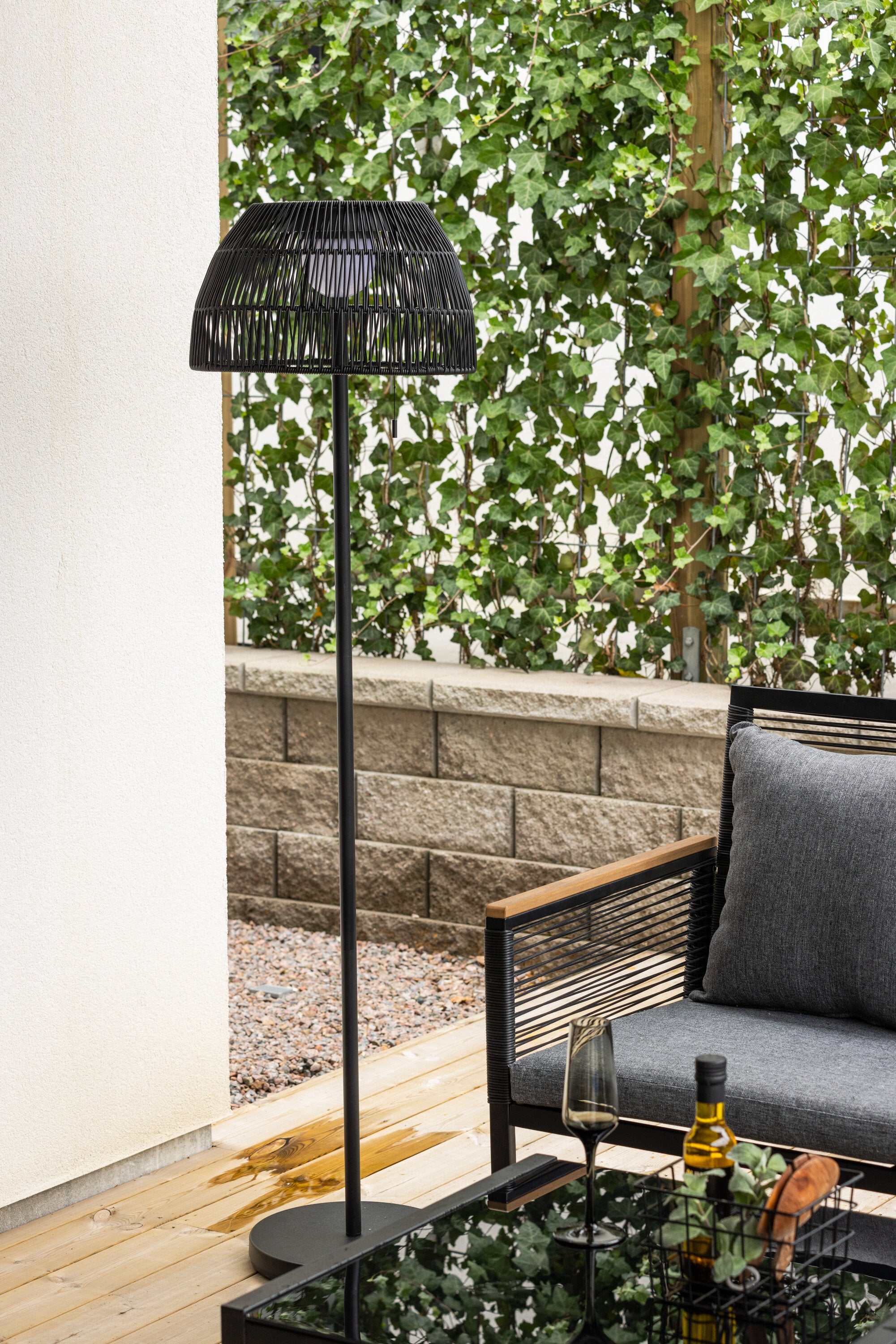 Venture Home Mabis Golvlampa Svart