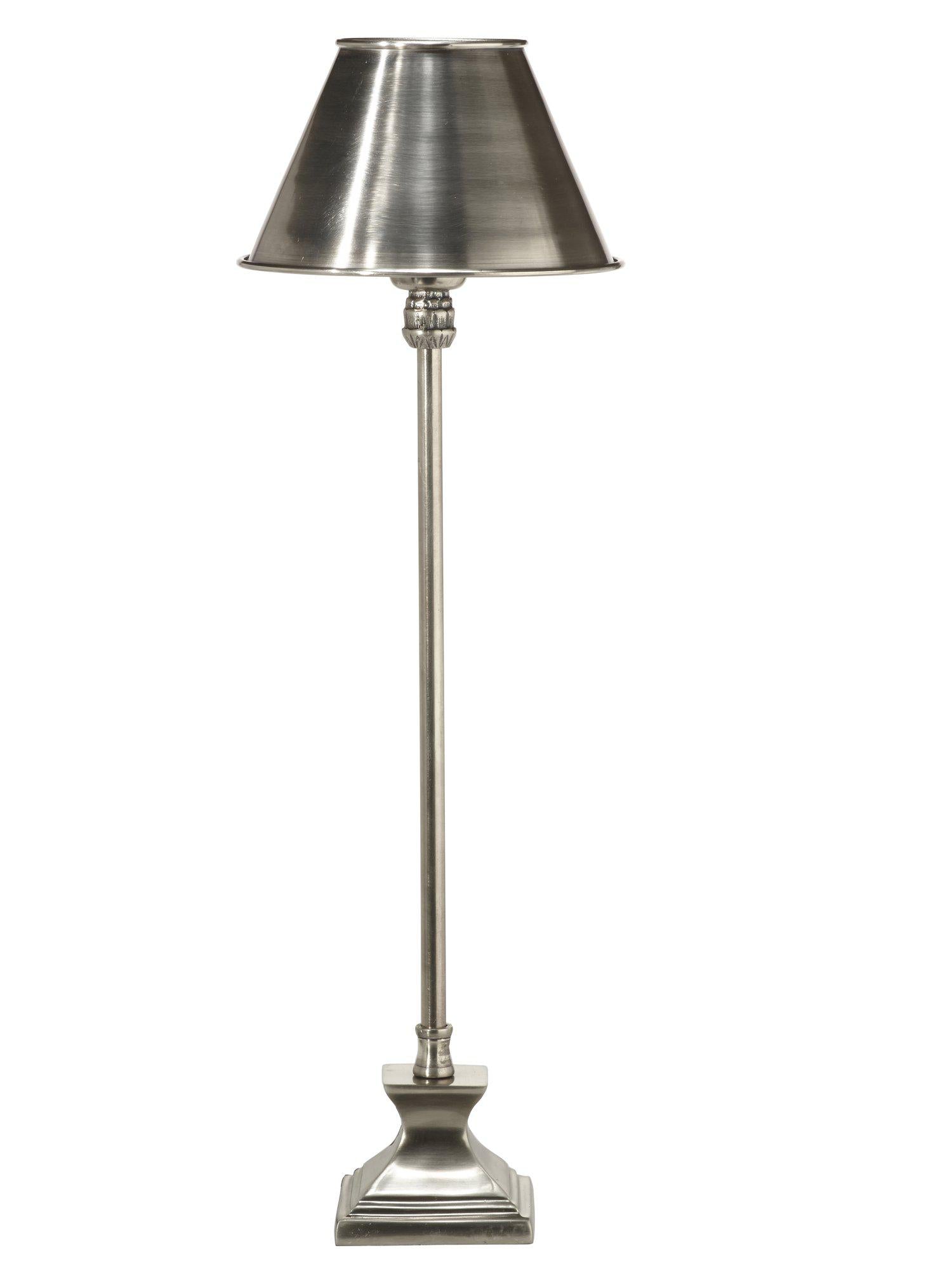 Stilren silverlampa från PR Home med antiksilver skärm, perfekt för elegant belysning i alla rum.