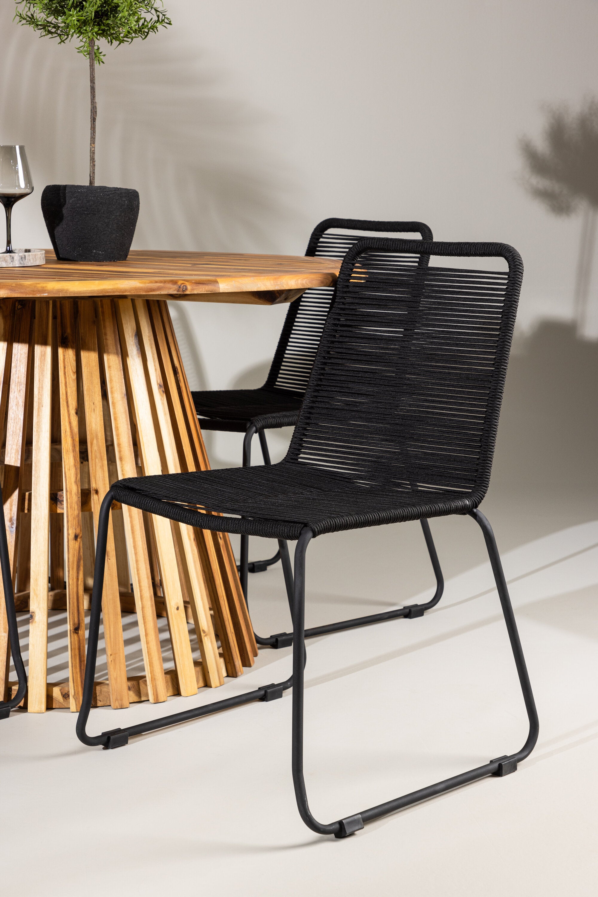 Venture Home Lumpur Matgrupp Ø120 cm Med 4 Lindos Stolar