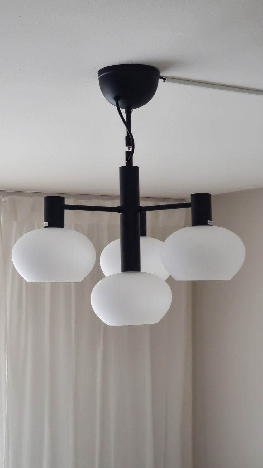 Aneta Lighting BELL taklampa 4:a, svart/vit